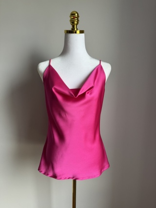 Bluzka a'la satyna na cienkich ramiączkach