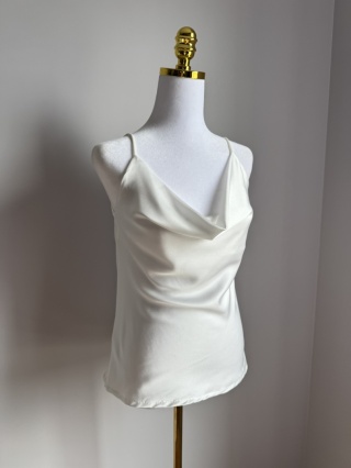 Bluzka a'la satyna na cienkich ramiączkach