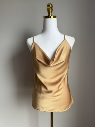 Bluzka a'la satyna na cienkich ramiączkach