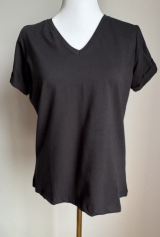 Koszulka basic w serek czarna