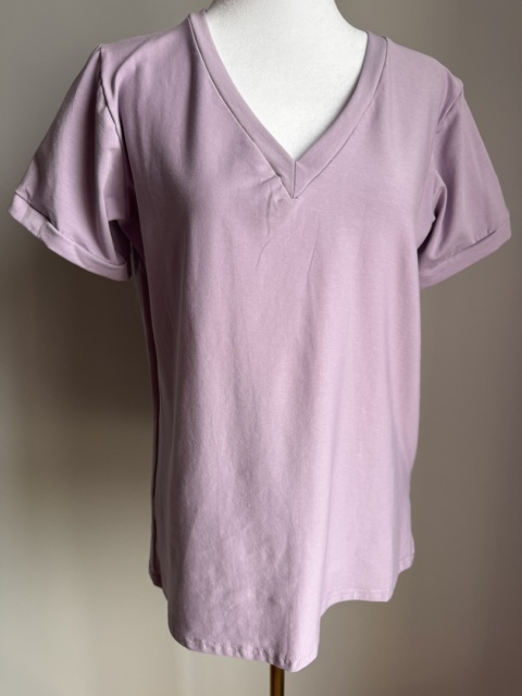 Koszulka basic w serek liliowa