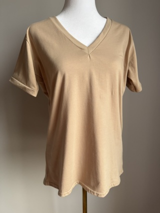 Koszulka basic w serek camel