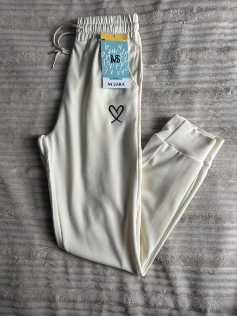 Spodnie dresowe na gumce z kieszeniami