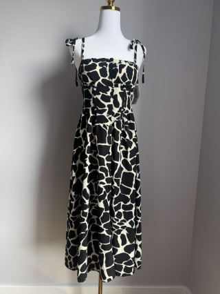 Sukienka w motyw zwierzęcy, wiązana na ramionach midi