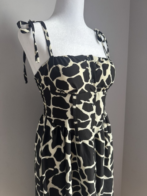 Sukienka w motyw zwierzęcy, wiązana na ramionach midi